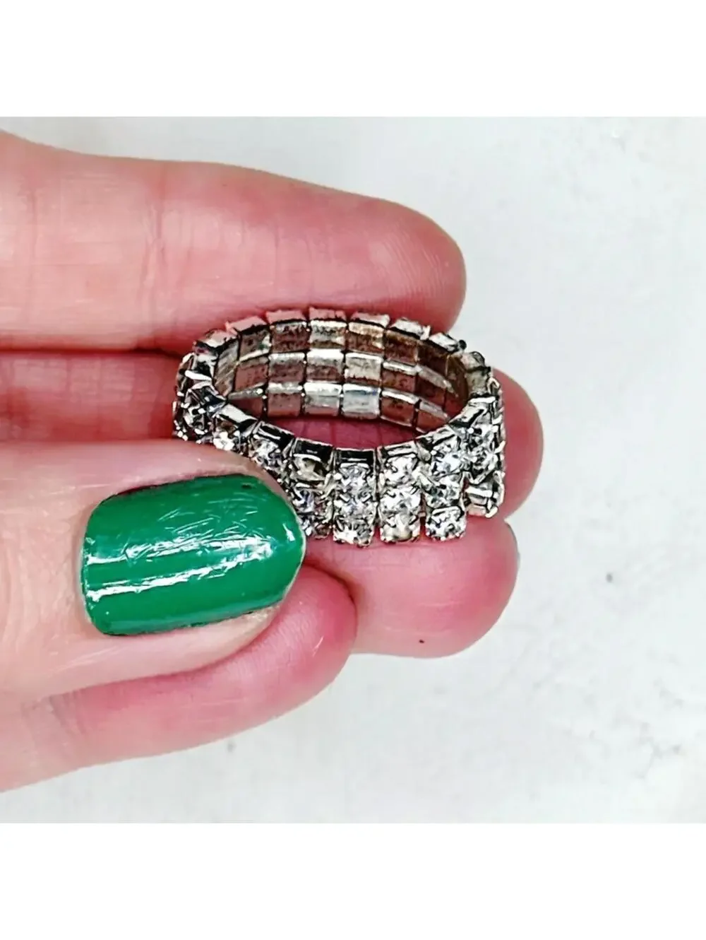 985l. Silvertone Stretch Ring Bling